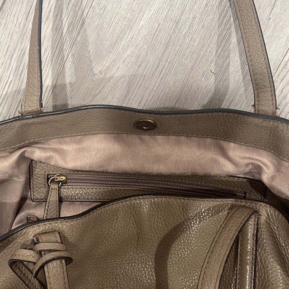 Michael kors tan tote purse ! - Picture 4 of 4
